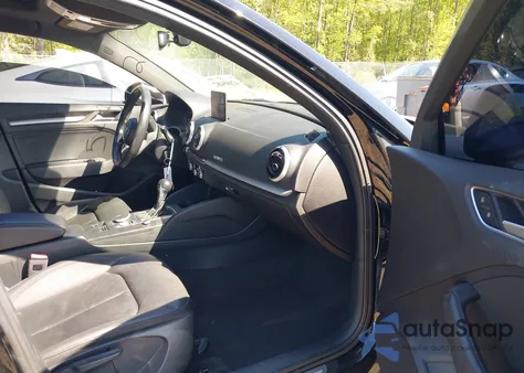 2018 Audi A3 2.0T Premium/2.0T Tech Premium z USA, uszkodzony, nr VIN WAUB8GFF1J1045723